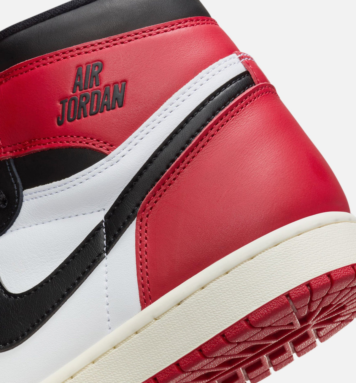 Air Jordan 1 Retro High OG Black Toe Men's Lifestyle Shoe - White/Black/Varsity Red/Sail