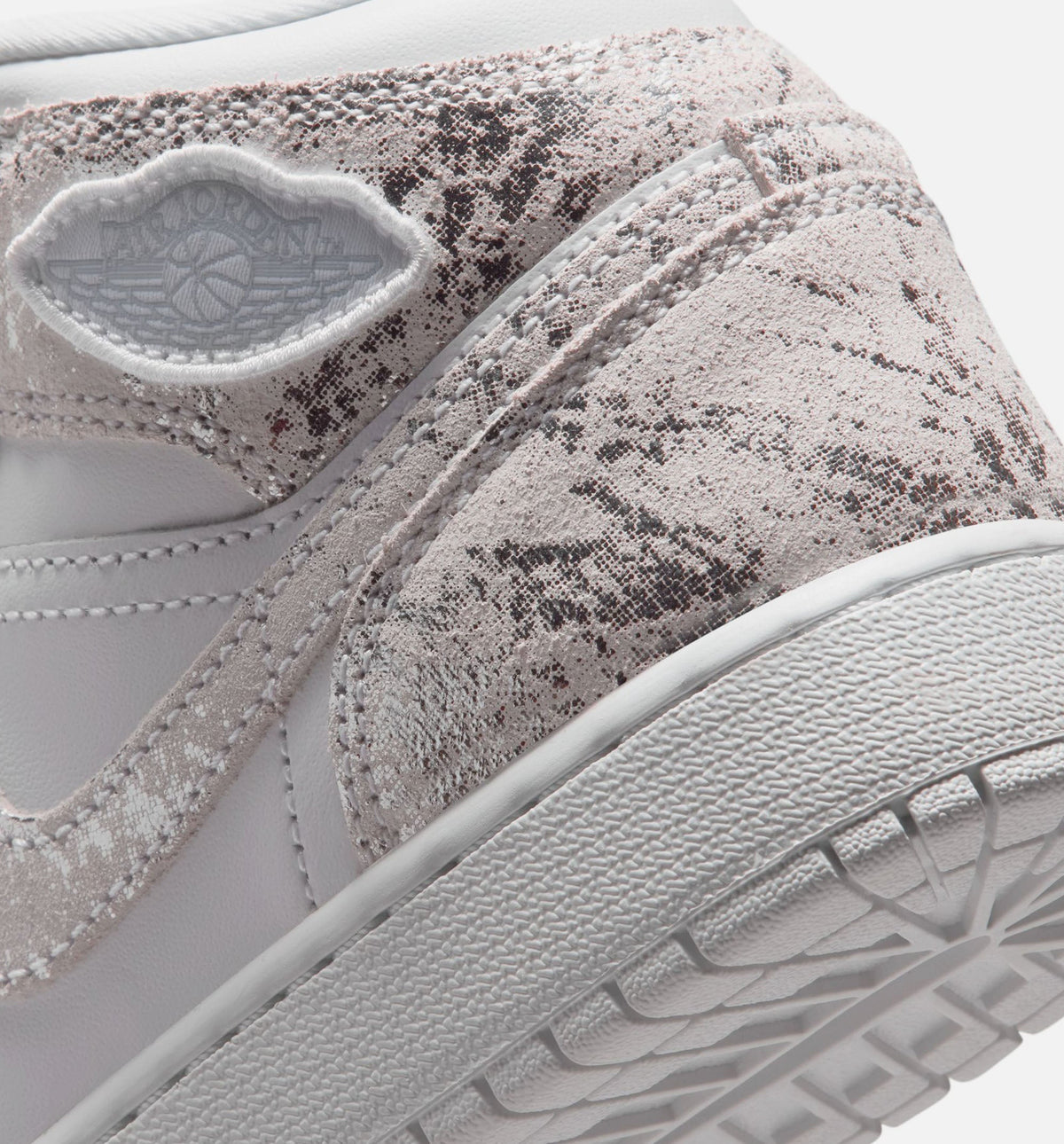 Air Jordan 1 Mid SE Grade School Lifestyle Shoe - WhiteField Silver